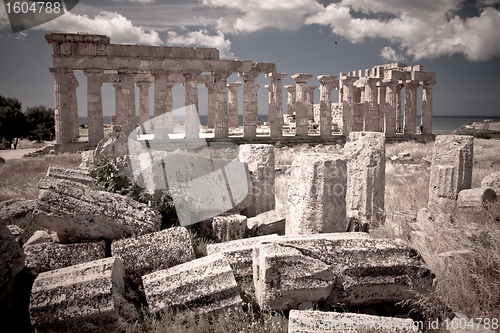 Image of Greek temple in Selinunte