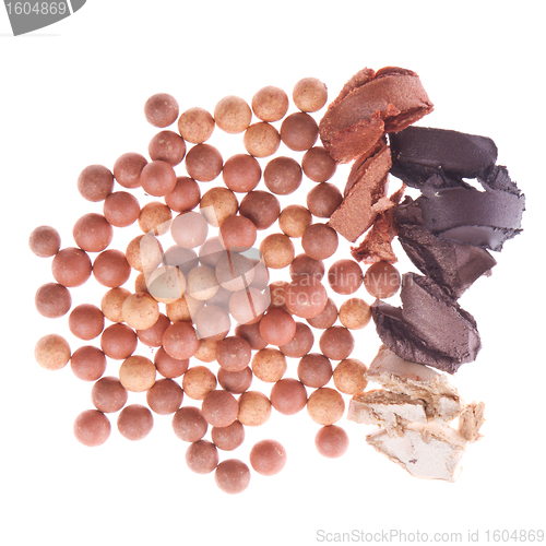 Image of bronzing pearls with cream eyeshadows