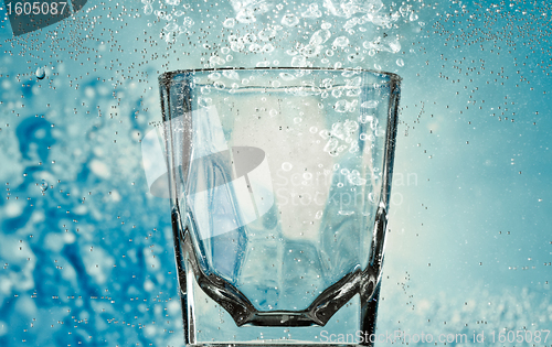 Image of glass with bubbles