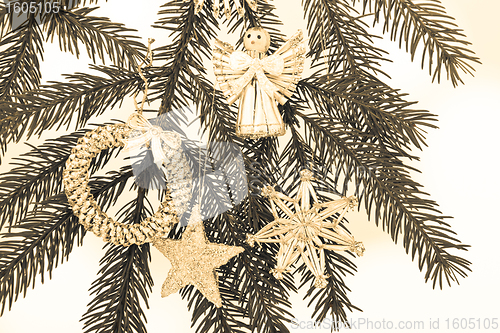 Image of decorated Christmas tree 