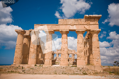 Image of Greek temple in Selinunte