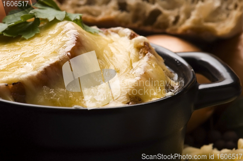 Image of French onion soup with ingredients