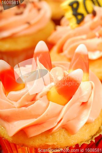 Image of Halloween cupcakes on a serving tray