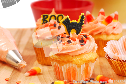 Image of Halloween cupcakes being frosted