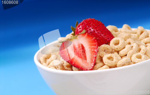 Image of Oat cereal with strawberries