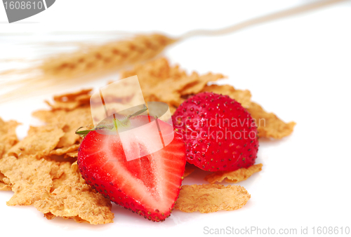 Image of Bran flakes with fresh strawberries 