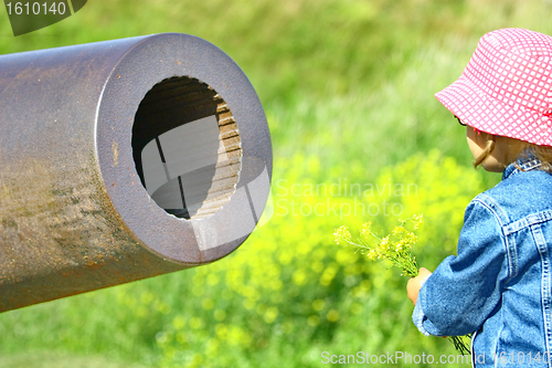 Image of Little girl, gun and yellow flowers