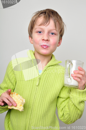 Image of child having lunch