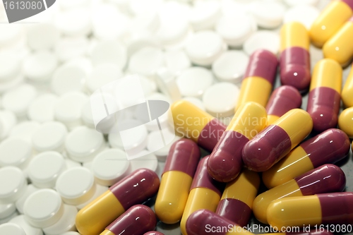 Image of capsules vs tablets