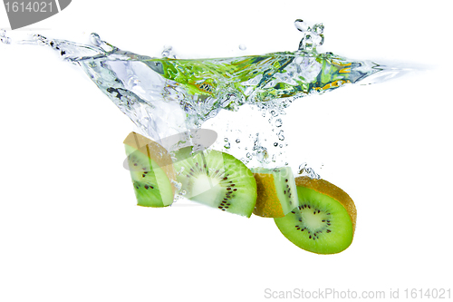 Image of kiwi splashing