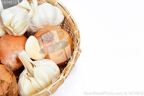 Image of garlic and onions in a basket