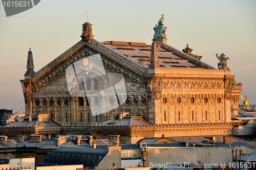 Image of opera house in Paris