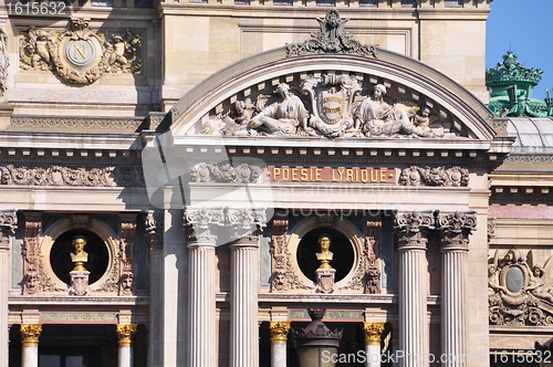 Image of opera house in Paris