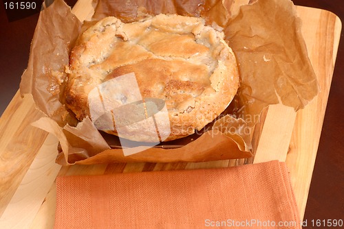 Image of Paperbag apple pie on cutting board