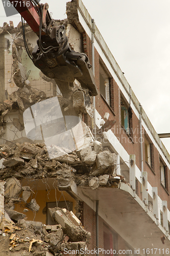 Image of Demolishing a block of flats