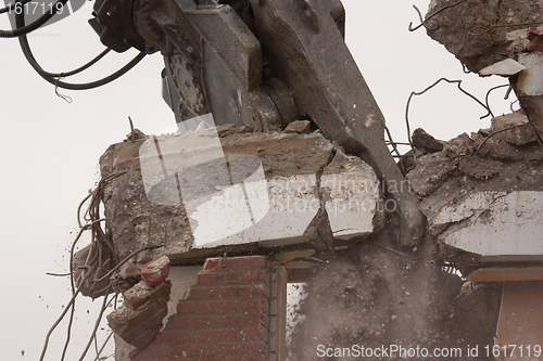 Image of Demolishing a block of flats