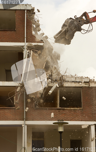 Image of Demolishing a block of flats