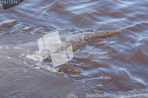 Image of The waters are slowly freezing 