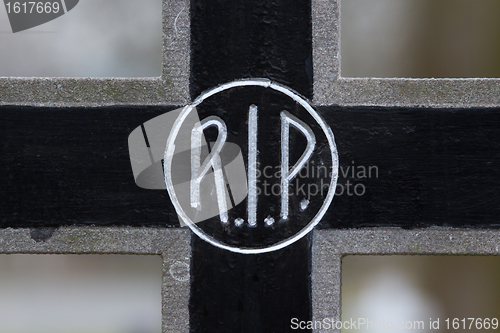 Image of The letter RIP on a grave