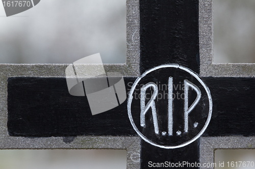 Image of The letter RIP on a grave