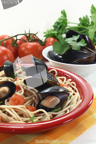 Image of spaghetti with mussels