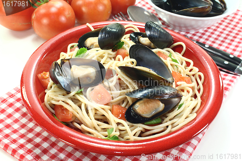 Image of spaghetti with mussels