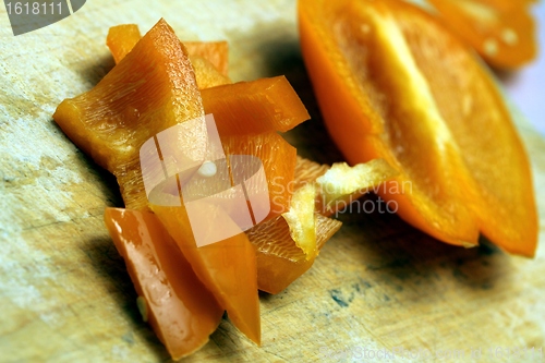 Image of cutting paprika