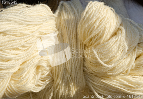 Image of Roll of white woolen yarn.