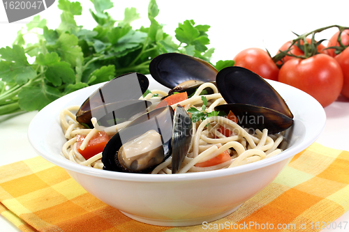 Image of Spaghetti with mussels and parsley