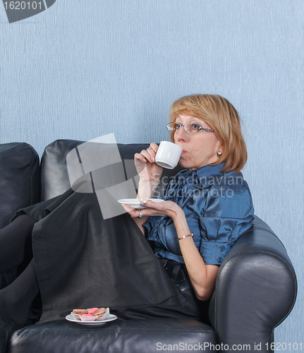 Image of woman drink coffee on couch