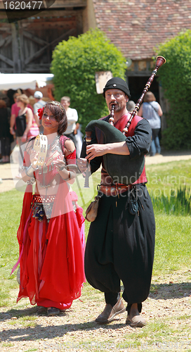 Image of Medieval Oriental entertainers