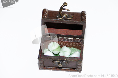 Image of treasure chest