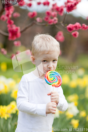 Image of toddler with lollipop