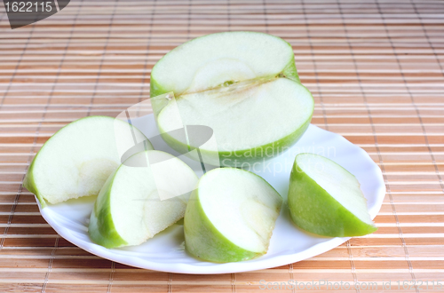 Image of Apple pieces on the plate