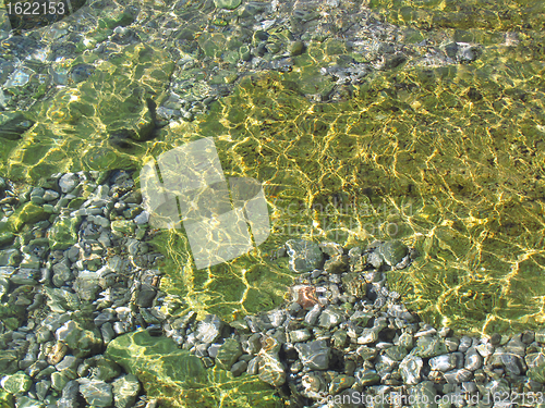 Image of sea bottom with stones 