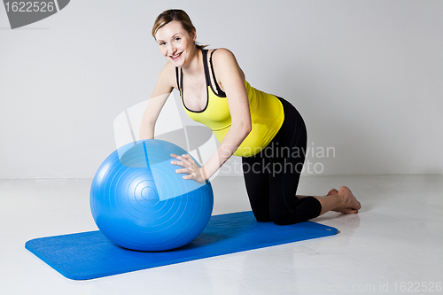Image of Pregnant woman doing push-up exercise