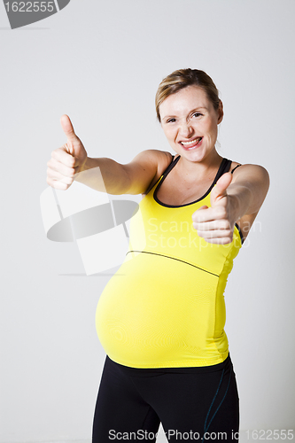 Image of Pregnant woman doing thumbs up