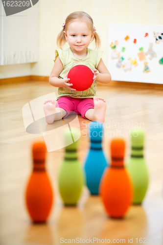 Image of Toddler girl playing