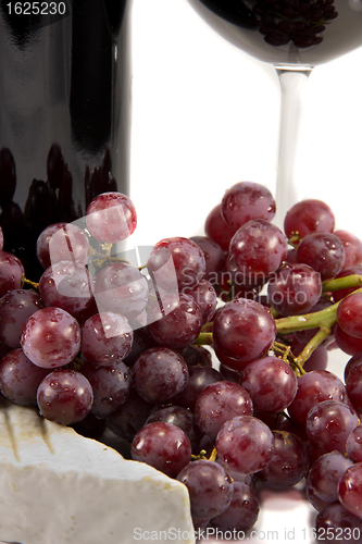 Image of Red wine and closeup on grapes