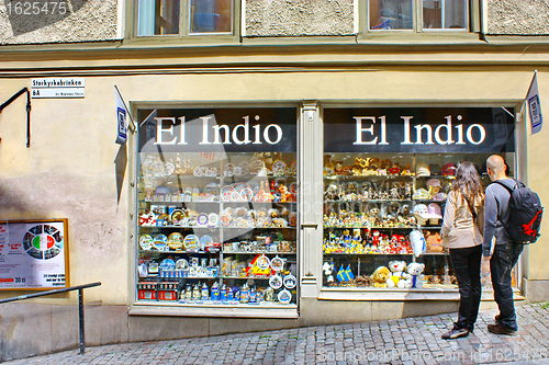 Image of Tourists near the gift shop El Indio in Stockholm