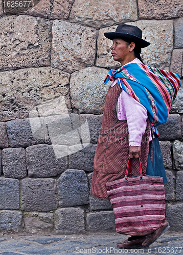 Image of Peruvian woman