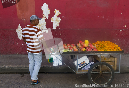 Image of Colombian fruit seller