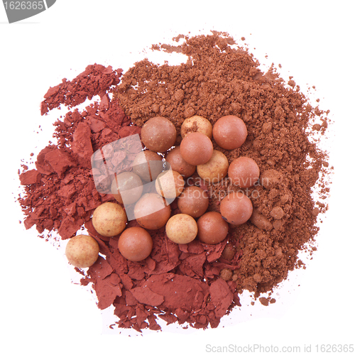 Image of bronzing pearls with eyeshadows