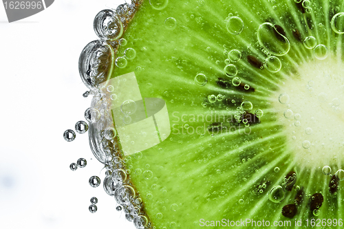 Image of kiwi with bubbles