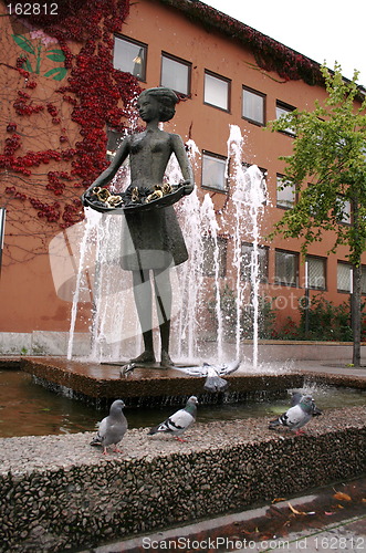 Image of The girl with the roses in Molde