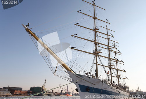 Image of sailing ship