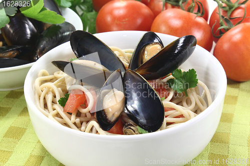 Image of spaghetti with mussels