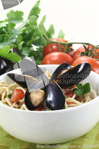 Image of spaghetti with mussels