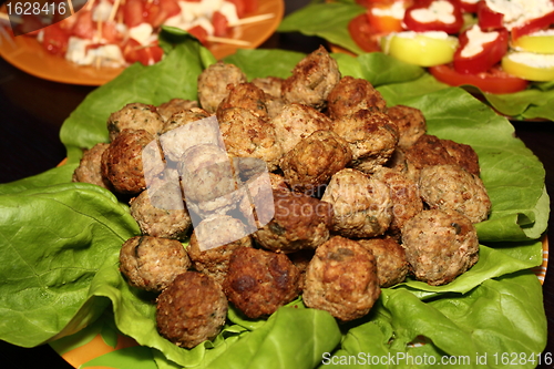 Image of meatballs and green salad