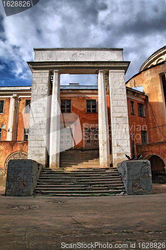 Image of old ruined house